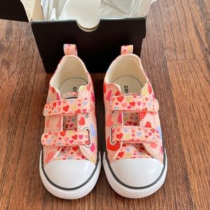 NIB Girls Heart Print Converse Sneakers Size 9 Little Kid